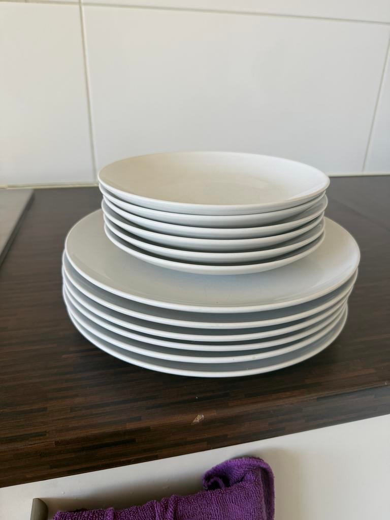 Ikea servies set - 6 grote borden, 6 kleine borden, 6 kommen, Ophalen, Gebruikt, Keramiek, Effen