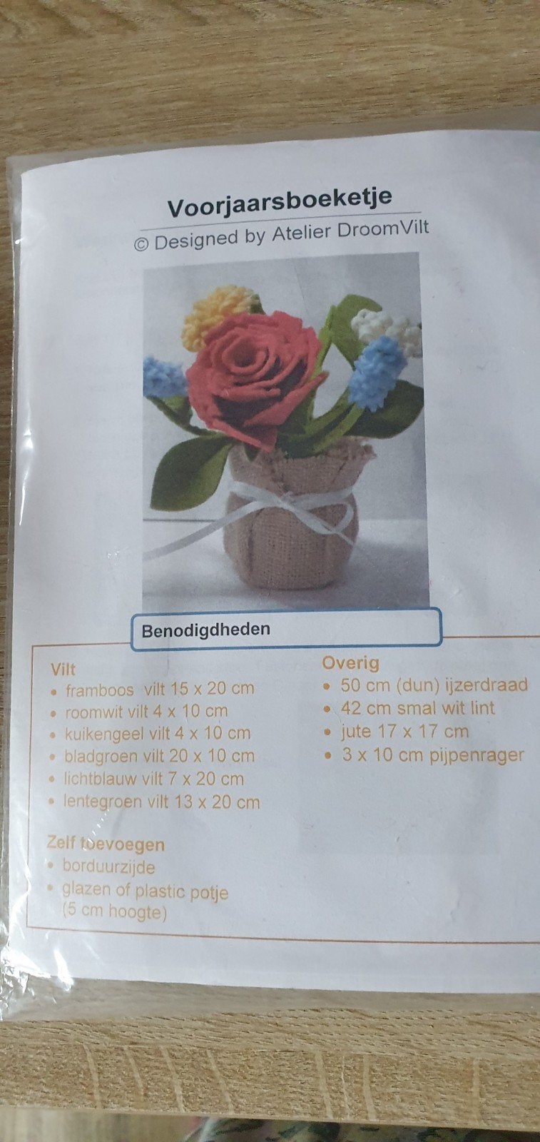 voorjaarsboeketje van vilt..compleet pakket, Hobby en Vrije tijd, Vilt, Ophalen of Verzenden, Nieuw, Figuurtje(s)