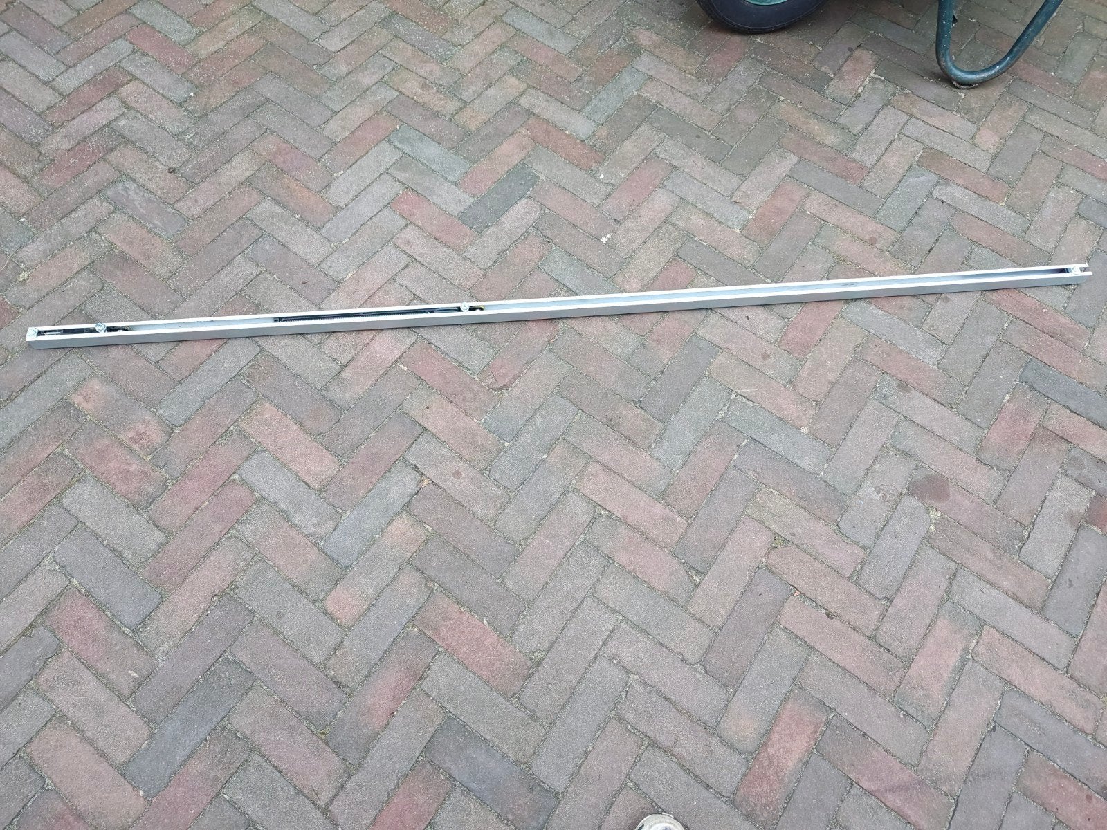 Schuifdeurrail 2 meter lang, 2.6 cm breed, 3 cm hoog, Ophalen, Gebruikt, Overige materialen, Schuif of Grendel