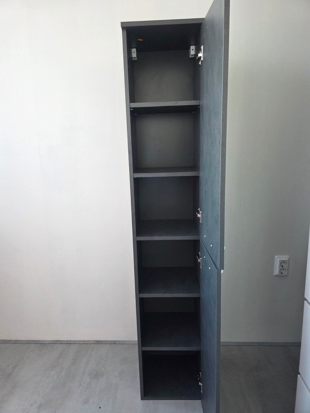 Mooie, hoge badkamerkast - Zo goed als nieuw, Huis en Inrichting, Badkamer | Badkamermeubels, Ophalen, (Half)hoge kast, Minder dan 50 cm