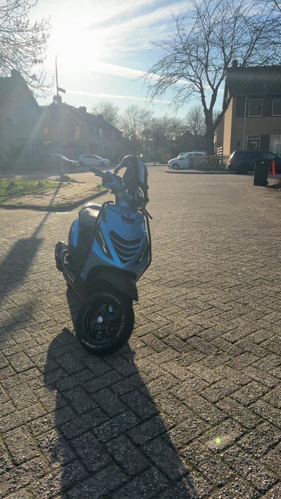 Knappe 80cc zip MET WOK, Fietsen en Brommers, Scooters | Piaggio, Ophalen of Verzenden, Zo goed als nieuw, Benzine, Zip