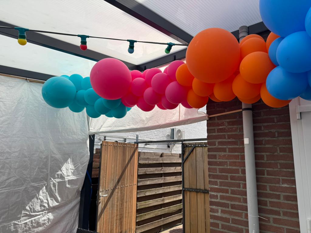 GRATIS Circa 16 m balonnen slinger, Hobby en Vrije tijd, Feestartikelen, Ophalen, Versiering