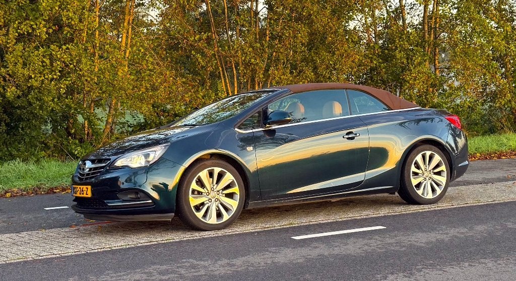 Opel Cascada 1.6 Turbo 170 PK Automaat Beige Leder CarPlay, Auto's, 4 cilinders, Cabriolet, 4 stoelen, Particulier