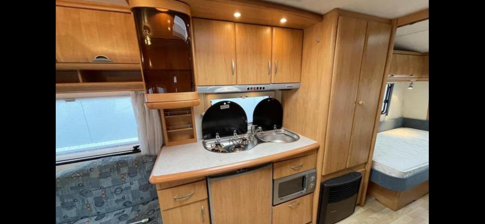 Hobby DE LUXE 540 UL/ENKELE BEDDEN/VOORTENT/LUIFEL/ MOVER 20, Caravans en Kamperen, Caravans, Rondzit, Hobby, Bedrijf, Autobedrijf Neplenbroek