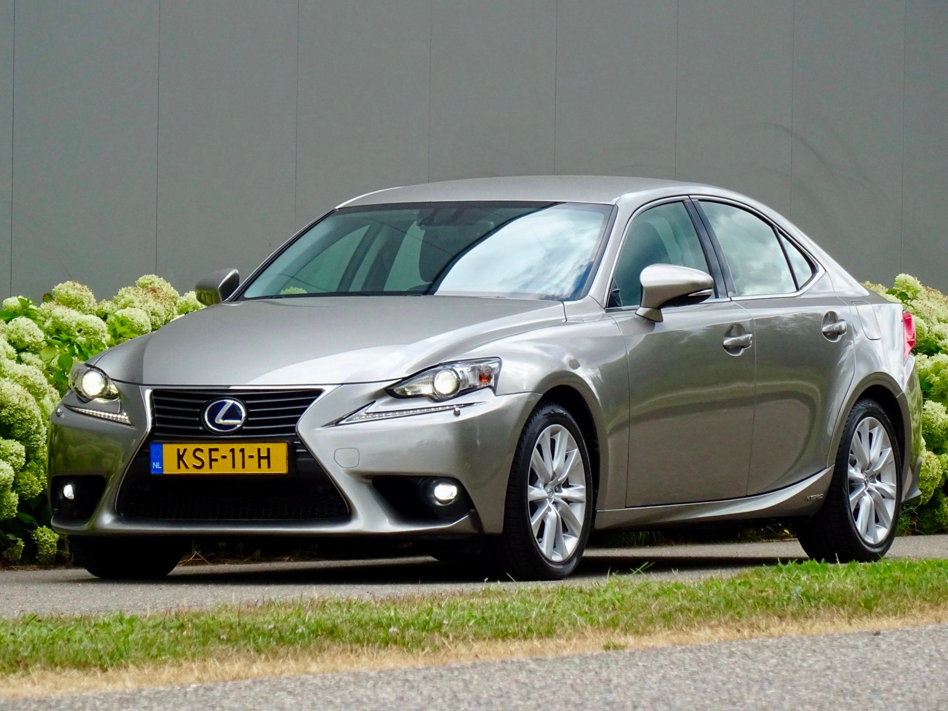 Lexus IS 300h Luxury | LEER | Alle opties | Dealer-Oh |, Auto's, Lexus, Automaat, Achterwielaandrijving, Gebruikt, 181 pk
