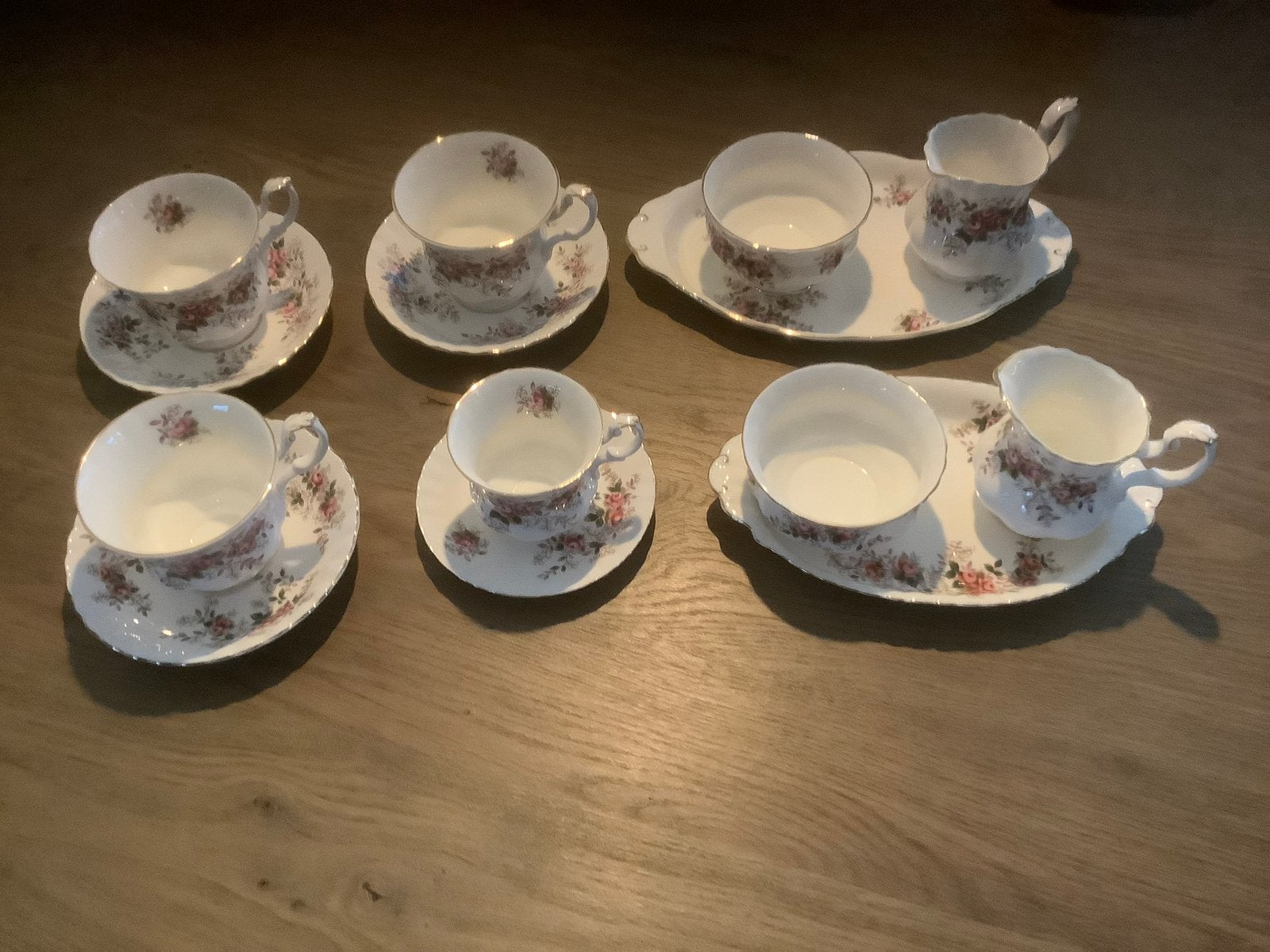 Royal Albert  kop en schotels en 2 room stelletjes, Ophalen of Verzenden