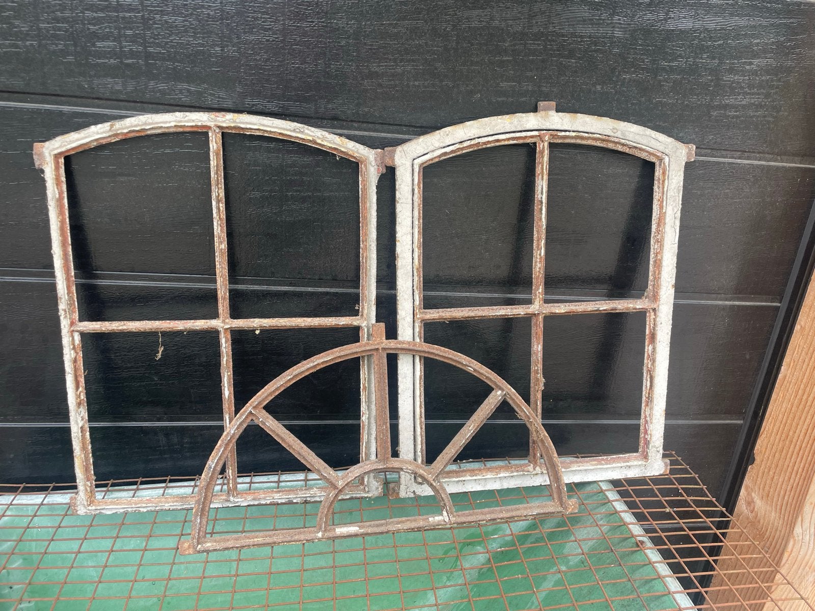 Set van 3 oude gietijzeren boerderij/stalramen, Doe-het-zelf en Verbouw, Glas en Ramen, Gevelraam of Ruit, Gebruikt, Minder dan 80 cm