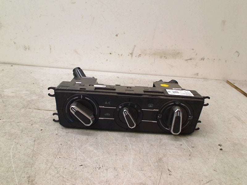 Kachel Bed. Paneel Volkswagen Polo VI (AW1) 2019 2G1820045F, Gebruikt, Volkswagen, Volkswagen AG, Kundenbetreuung@volkswagen.de