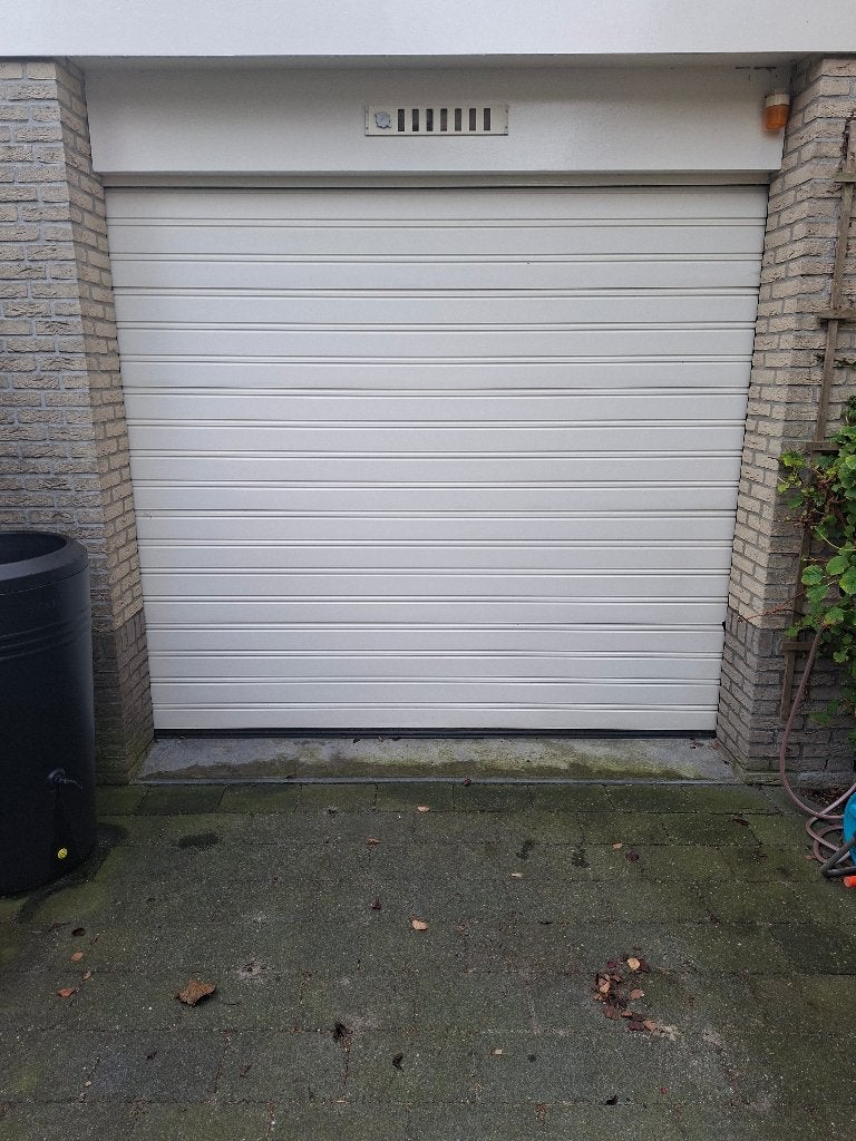 Te Koop Sectionaaldeur wit electrisch, Ophalen, Kunststof, Gebruikt, Garagedeur