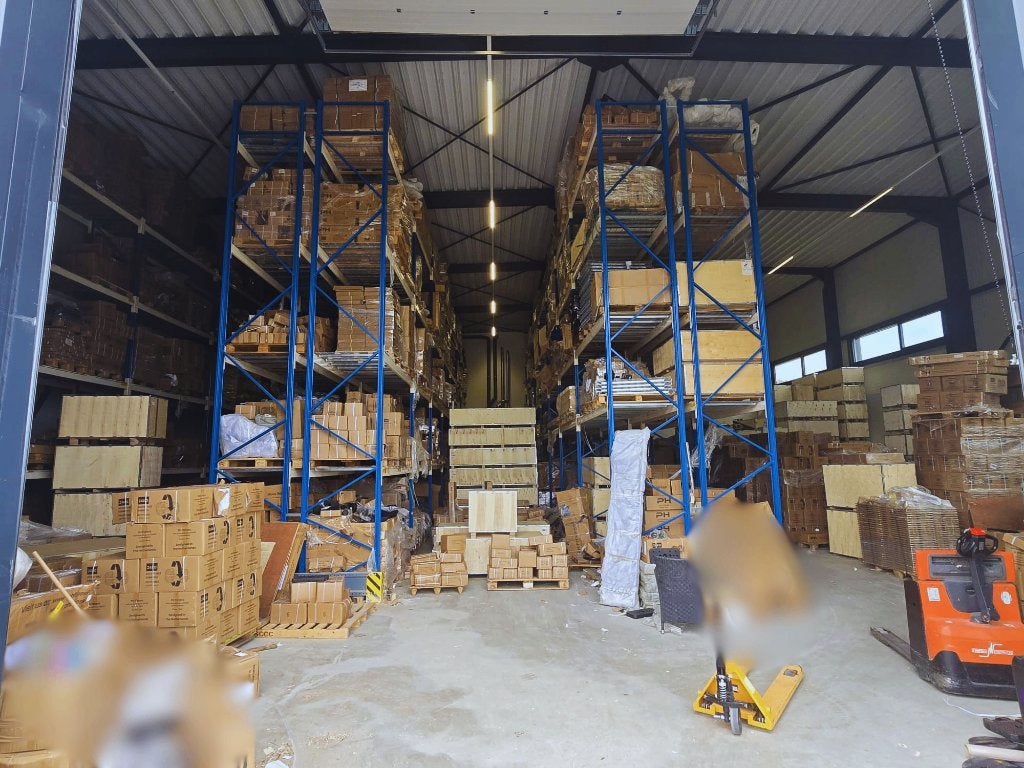 Bedrijfshal 840m² Te HUUR Sittard met KANTOOR - Zichtlocatie, Zakelijke goederen, Bedrijfs Onroerend goed, 840 m², Huur, Bedrijfsruimte