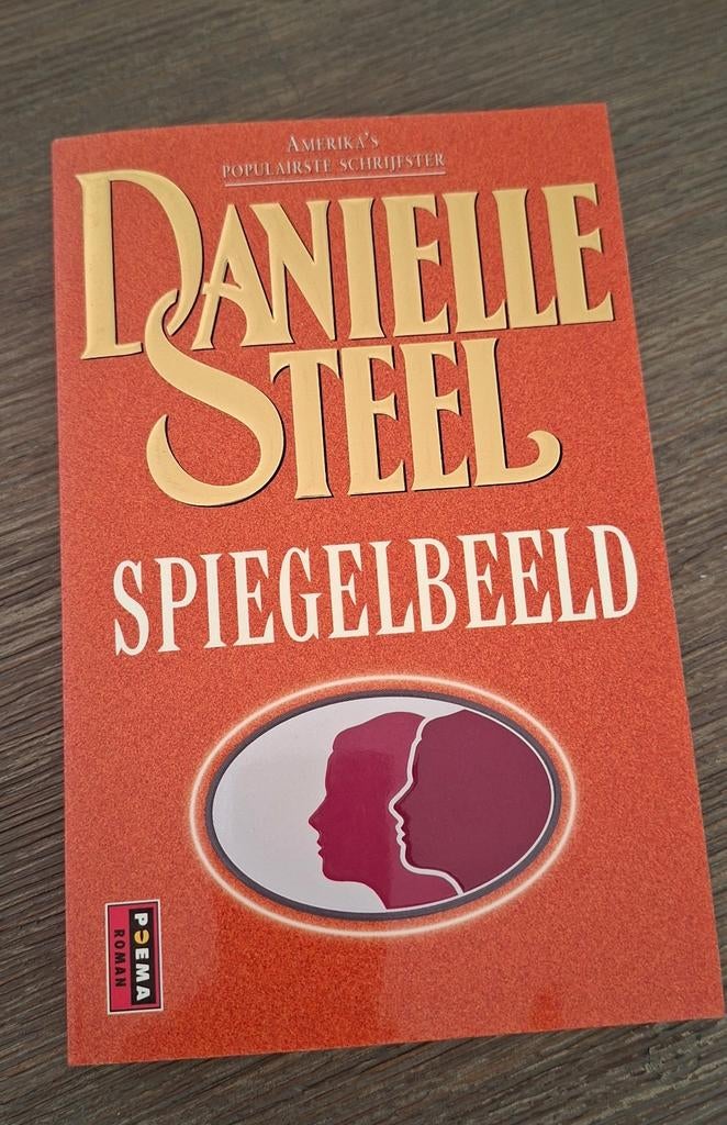 Danielle Steel  "Spiegelbeeld", Boeken, Ophalen of Verzenden, Zo goed als nieuw