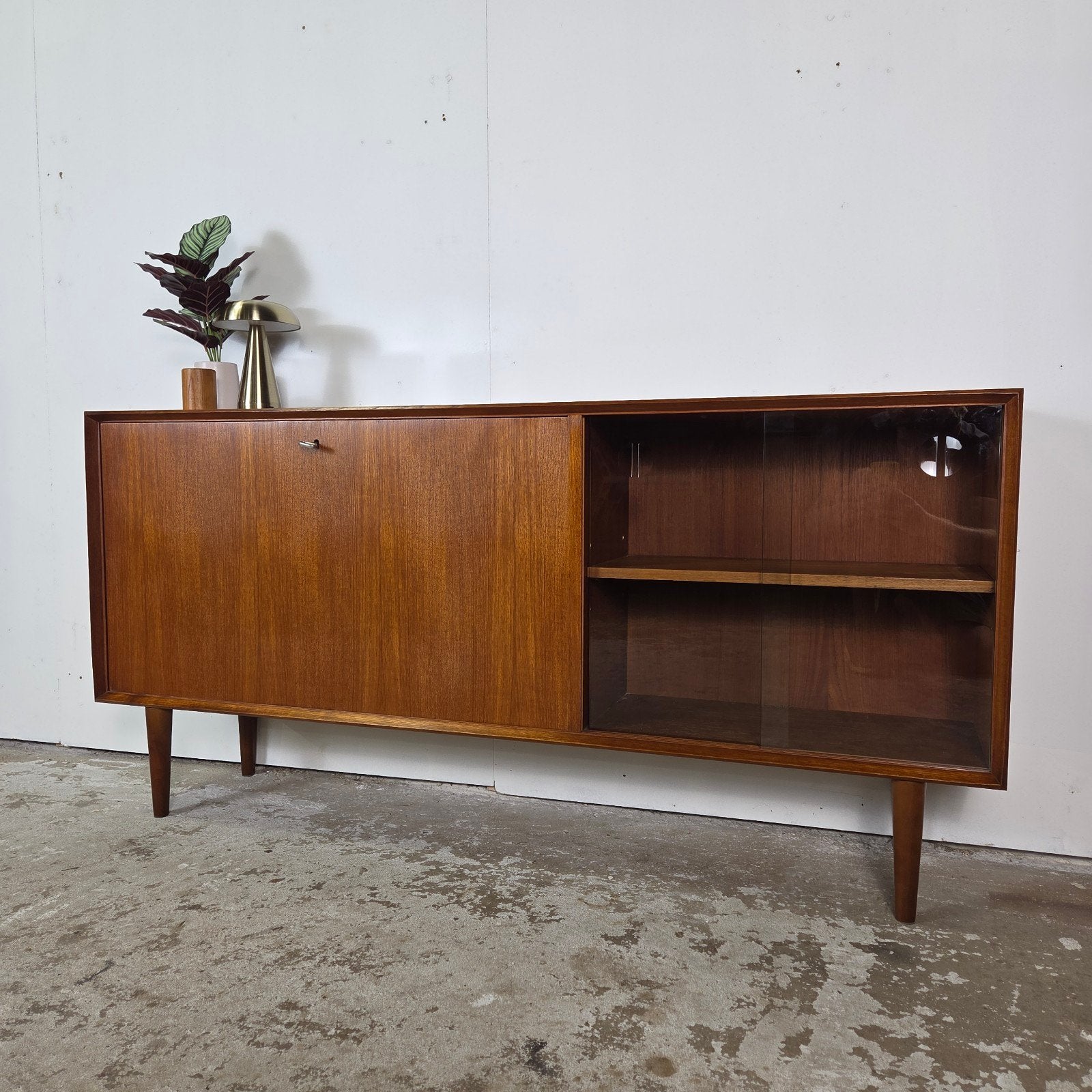 Rex Raab, Wilhelm Renz Varia-150 vintage sideboard vitrine, Huis en Inrichting, Gebruikt, Met deur(en), 150 tot 200 cm, Teakhout