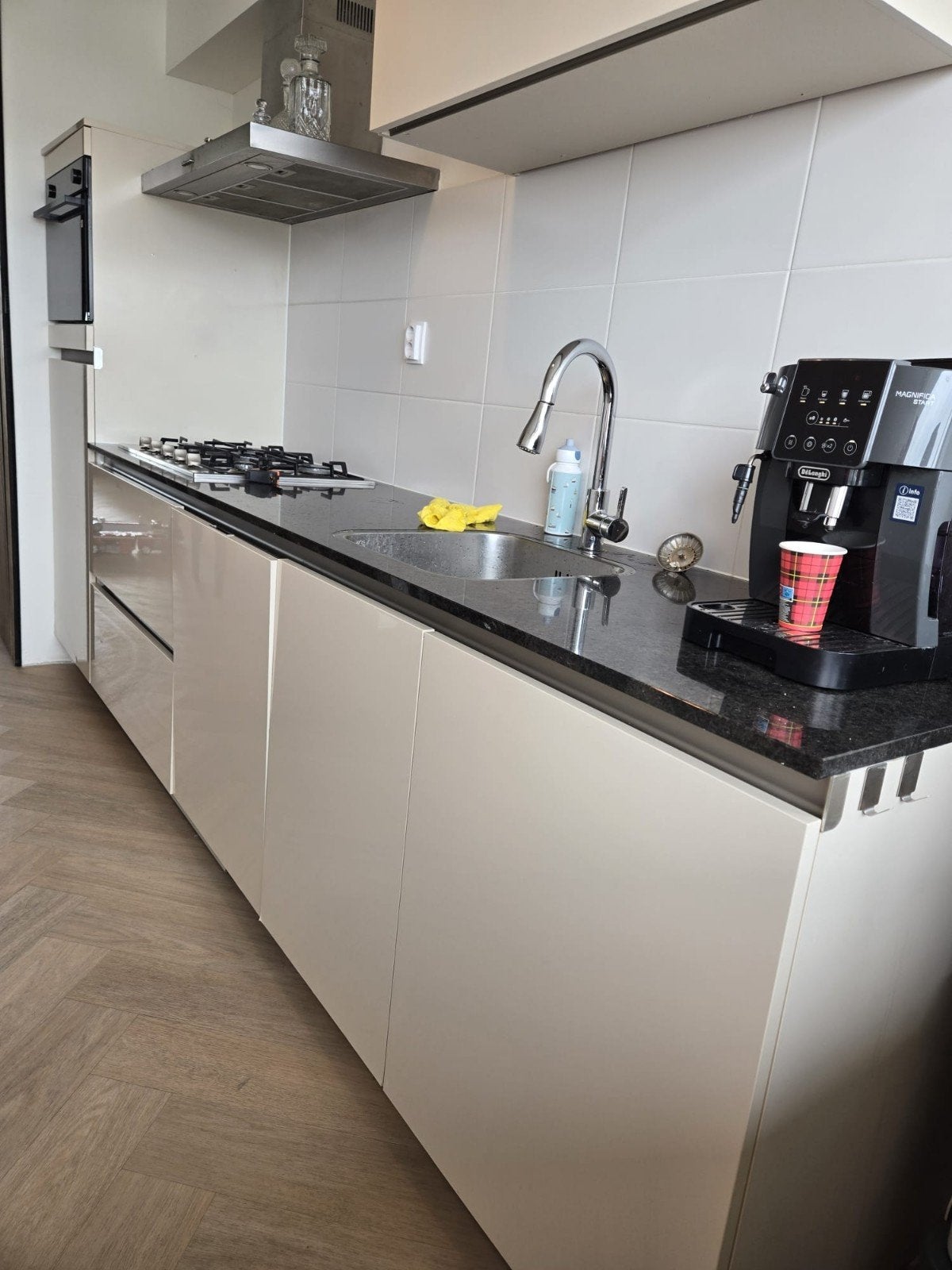 Moderne keuken met inbouwapparatuur, Ophalen, Gebruikt, Graniet of Steen, Enkelwandige keuken