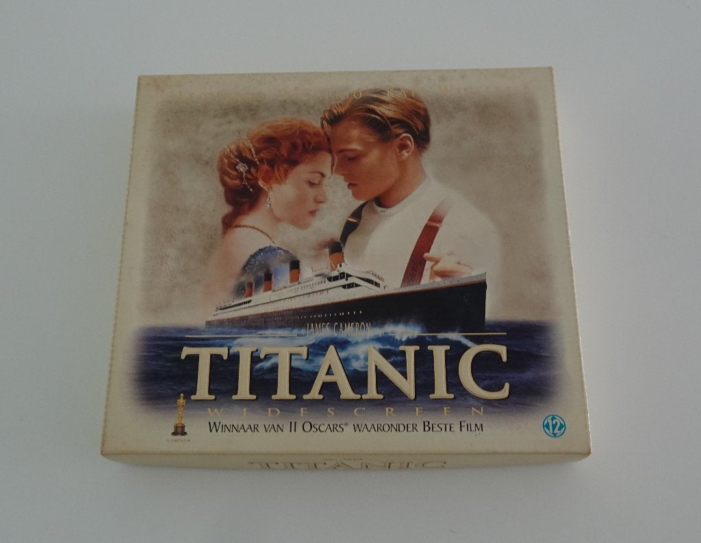 Titanic Collector's Edition - VHS Box met Foto's uit 1997, Vanaf 6 jaar, Ophalen, Zo goed als nieuw
