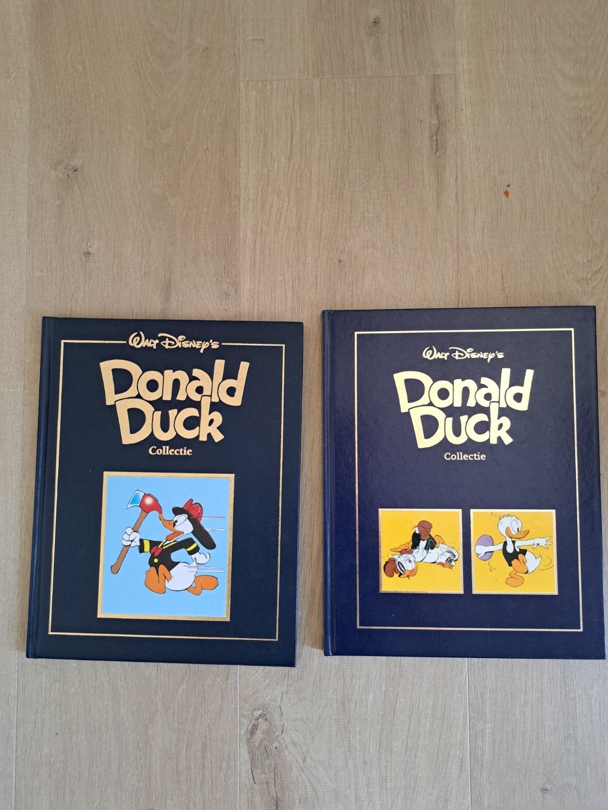 Donald Duck Collectie - 2 stripboeken, Boeken, Meerdere stripboeken, Ophalen of Verzenden, Zo goed als nieuw, Walt Disney