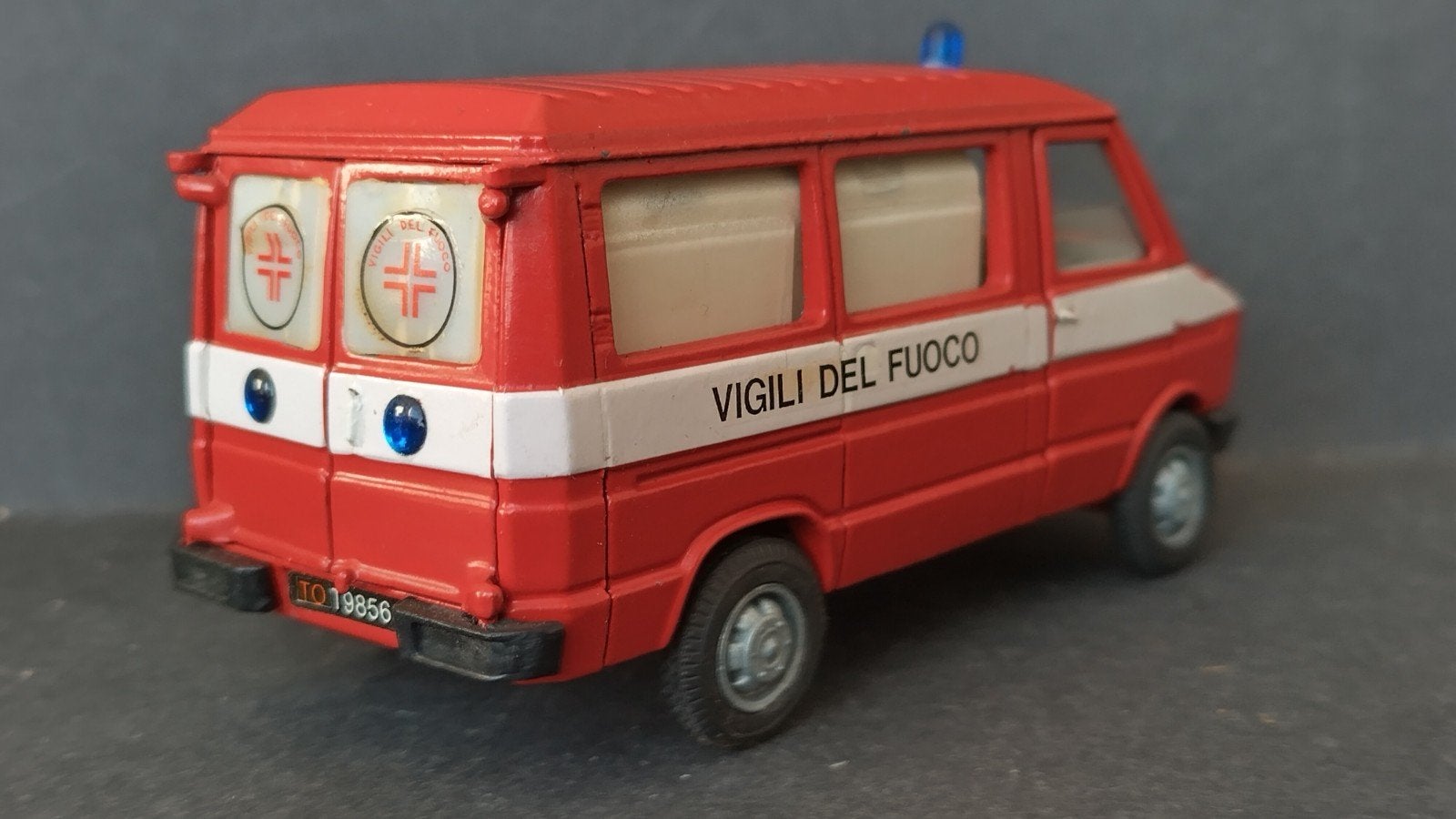 Iveco Daily Vigili Del Fuoco 1:43 Old Cars Italy Pol, Overige merken, Auto, Verzenden, .