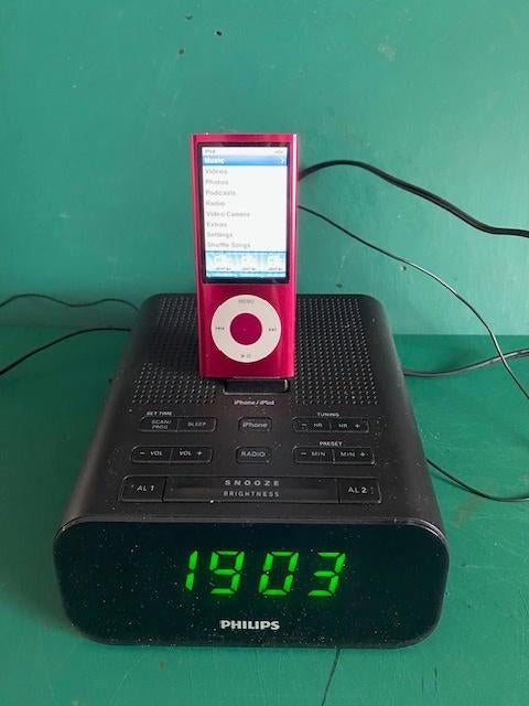 Ipod Nano A1320 V5  met Philips dock-Wekker, Gebruikt, Ophalen of Verzenden, Roze, Nano