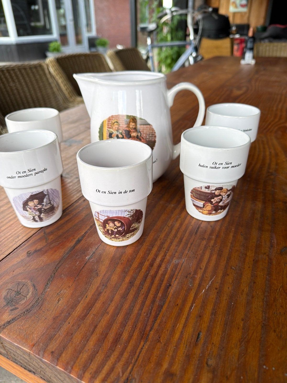 Melkkan en 5 bekers met Ot en Sien afbeeldingen, Ophalen of Verzenden