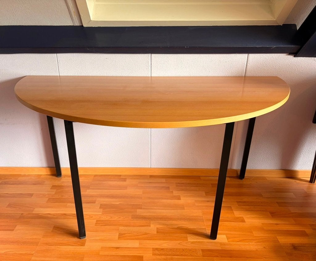 Halfronde tafel met houten blad en zwarte poten, Huis en Inrichting, Tafels | Eettafels, Ophalen, 50 tot 100 cm, Zo goed als nieuw