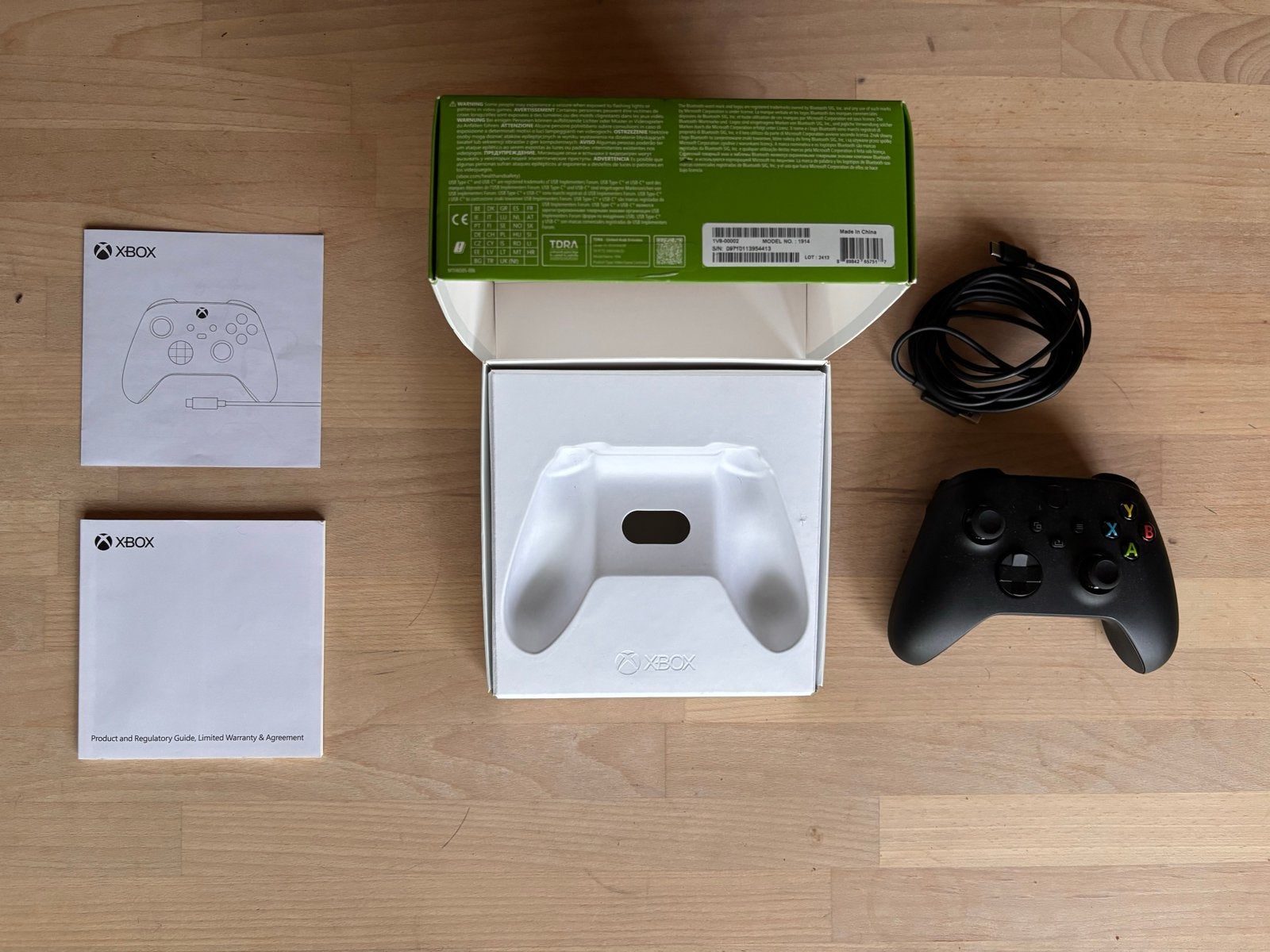 Foto 3 van Xbox Wireless Controller Carbon Black - Zo goed als nieuw