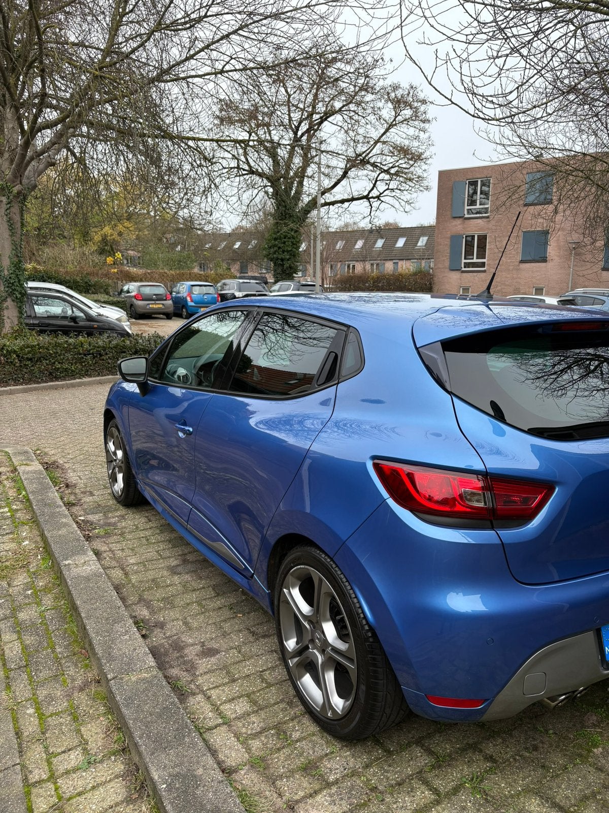 Renault Clio 1.2 GT TCE 88KW 5-DRS EDC 2015 Blauw, Auto's, Zwart, Blauw, 49 €/maand, Origineel Nederlands