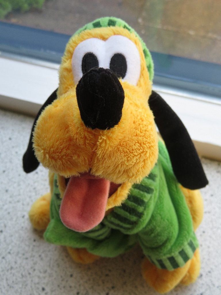 Disney Pluto in groene badjas en slaapmuts meet ca 30 cm, Disney, Zo goed als nieuw, Wasbaar, Middelgroot (20 tot 80 cm)