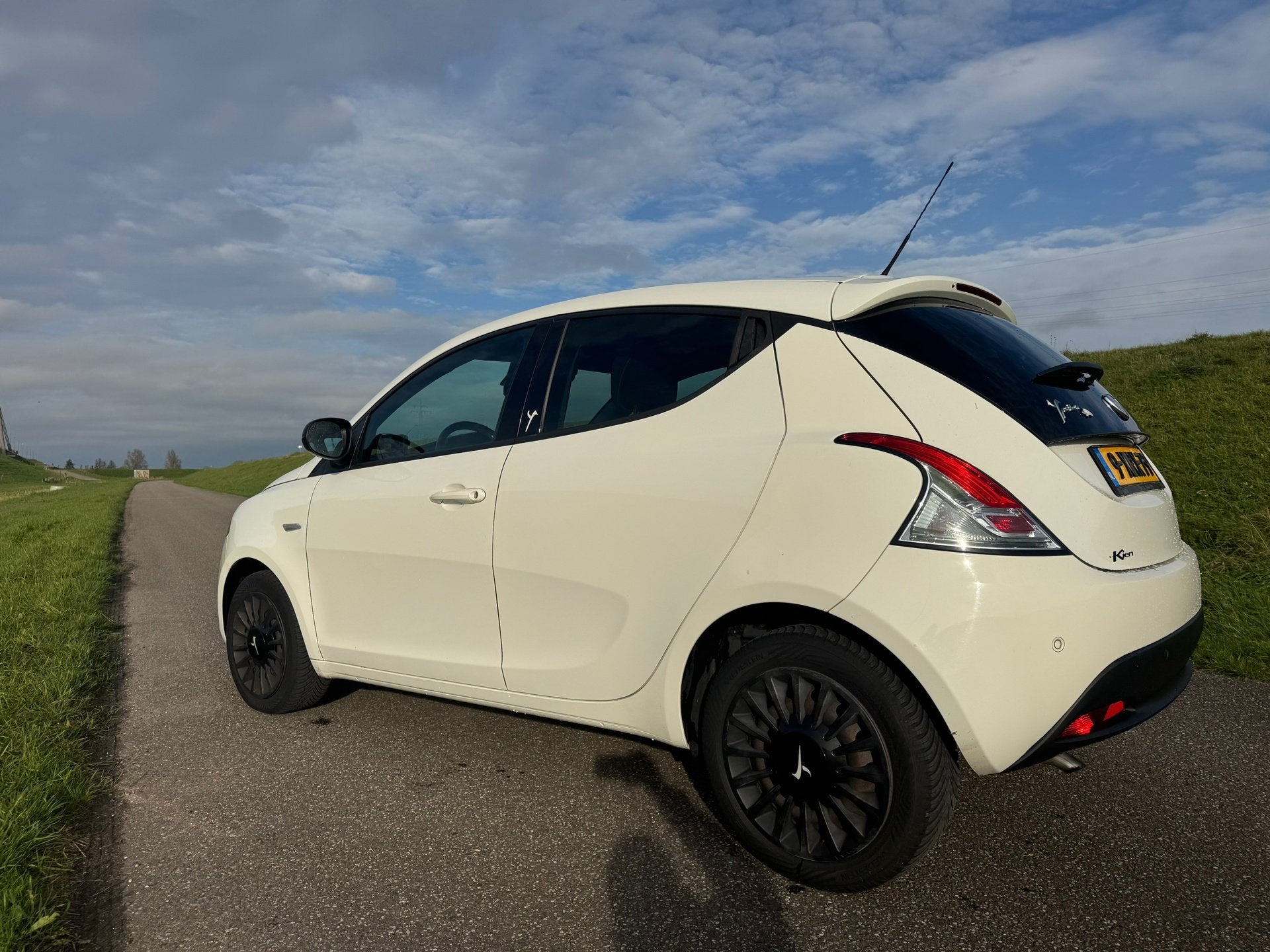 Lancia Ypsilon 0.9 TwinAir Elefantino Plus, Voorwielaandrijving, Start-stop-systeem, Wit, Origineel Nederlands