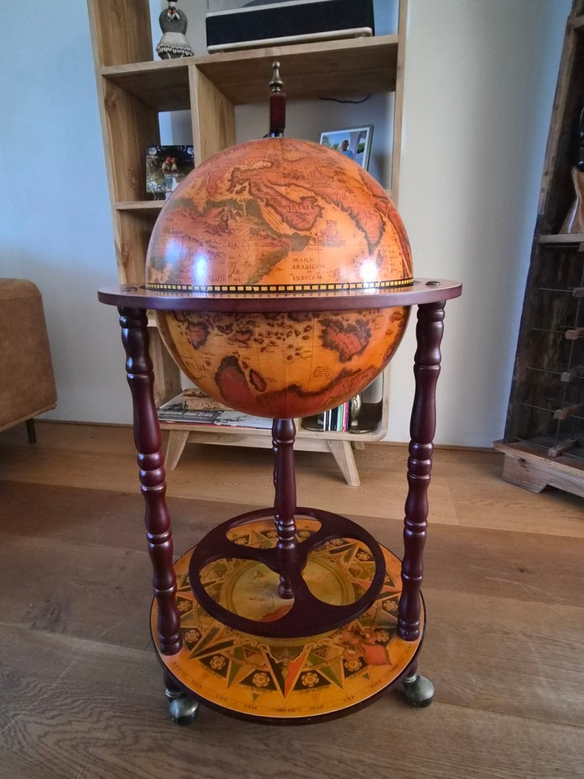 Globe Whiskey tafel / Globe Bar, Huis en Inrichting, Woonaccessoires | Wereldbollen, Ophalen, Gebruikt, Globebar, Draaibaar