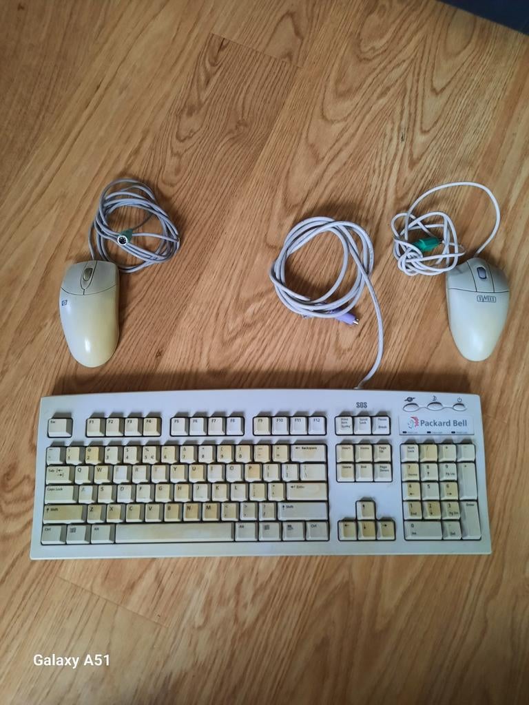 Te koop toetsenbord en twee muizen ,, Computers en Software, Toetsenborden, Ophalen of Verzenden