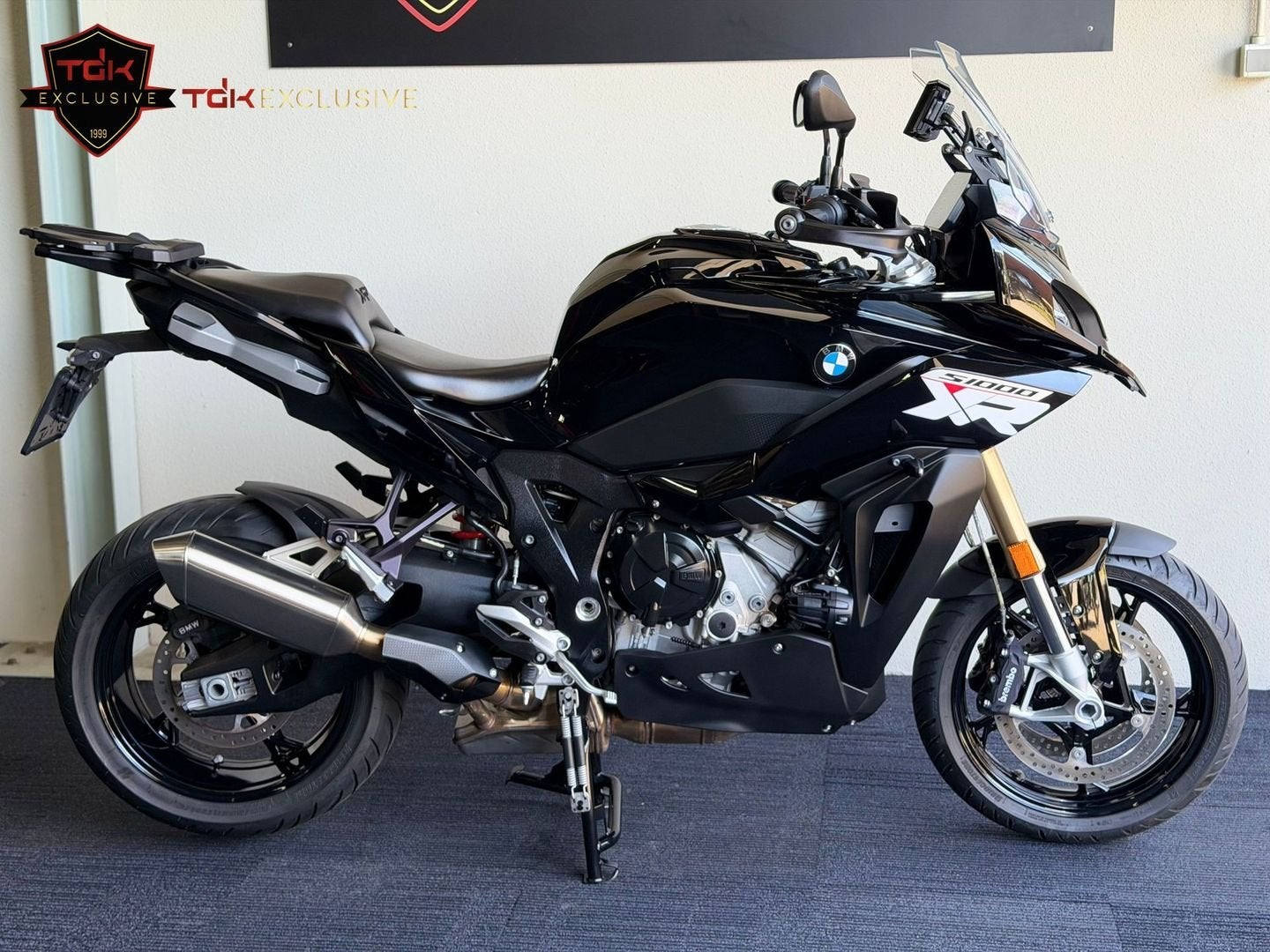 BMW S 1000 XR TRIPLE BLACK BTW DYNAMIC NIEUWSTAAT S1000XR, 4 cilinders, Motorrijbewijs A, Bedrijf, Meer dan 35 kW
