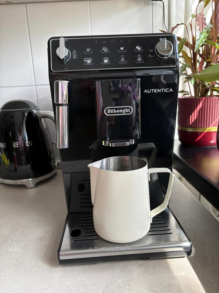 Volautomatische koffiemachine. DeLonghi Autentica, Ophalen of Verzenden, Zo goed als nieuw, Koffiemachine