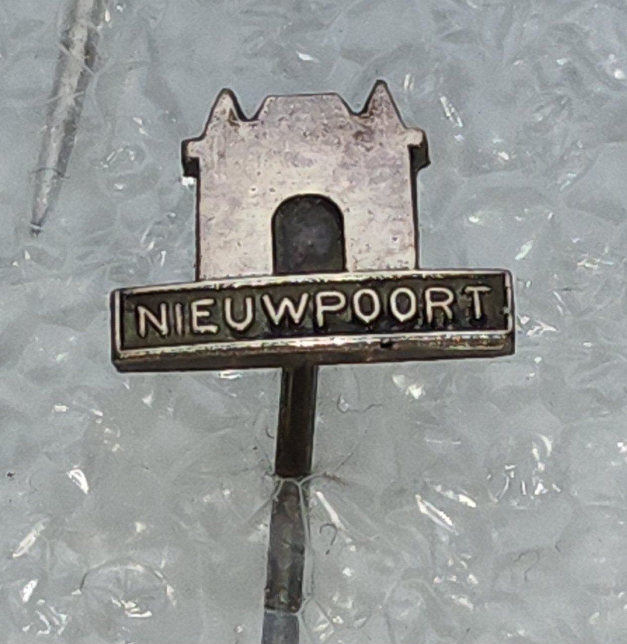 Vintage Speldje Nieuwpoort - Stad of Land Pin, Verzamelen, Ophalen of Verzenden, Gebruikt, Stad of Land, Speldje of Pin