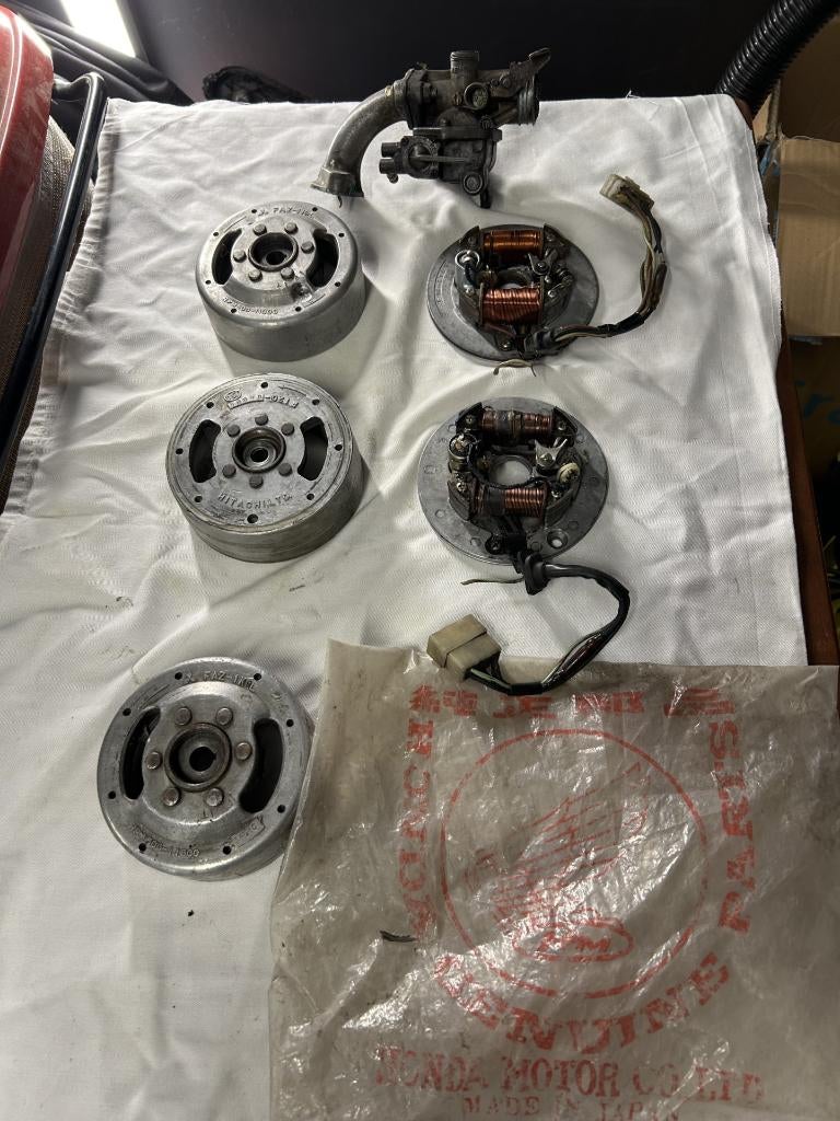 Originele Honda Dax st 50/70 6V OT onderdelen, Verzenden