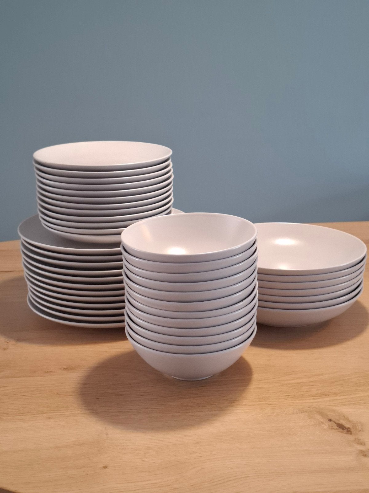 Ikea lichtgrijs serviesset, Huis en Inrichting, Keuken | Servies, Ophalen, Gebruikt, IKEA, Bord(en)