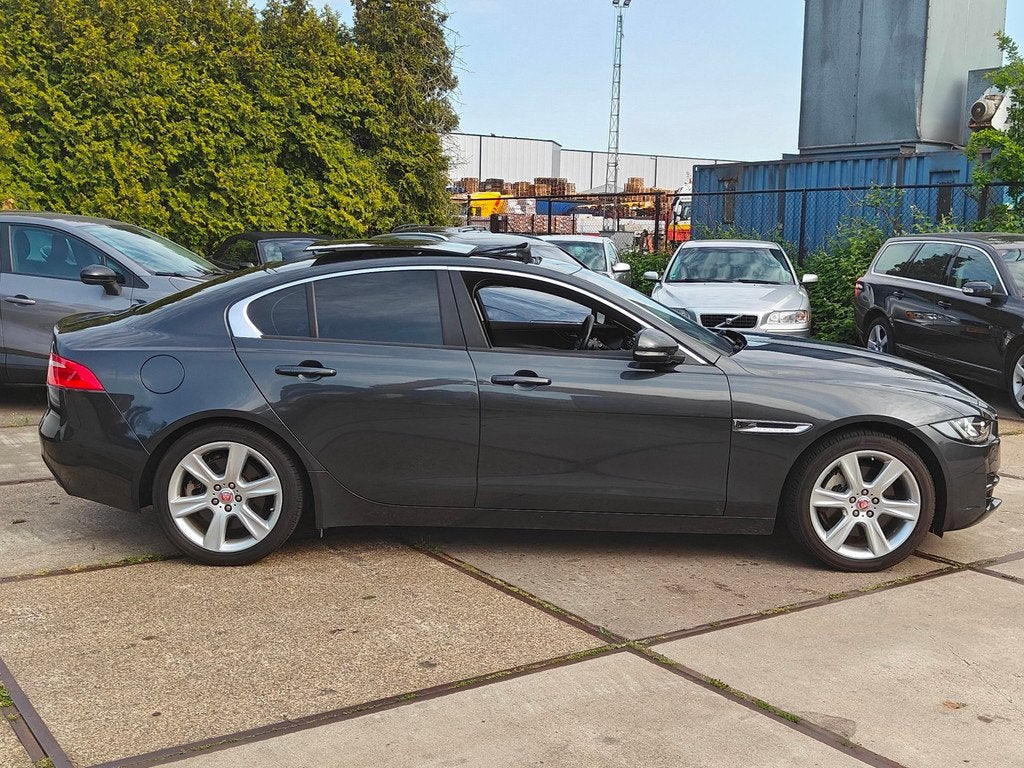 Jaguar XE 2.0 Turbo (240 pk) Prestige | Storm Grey | Panoram, Auto's, Jaguar, Achterwielaandrijving, 4 cilinders, Leder, Bedrijf