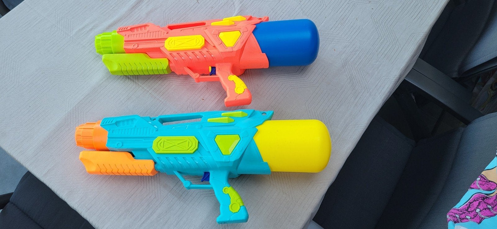 2 Grote Waterpistolen, Ophalen of Verzenden