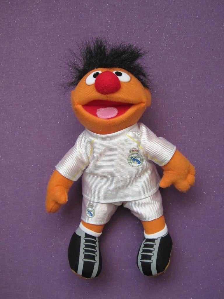 MASCOTTE SESAMSTRAAT PLAY BY PLAY Knuffel ERNIE BASKETBAL, Ophalen of Verzenden, Nieuw, Kleding