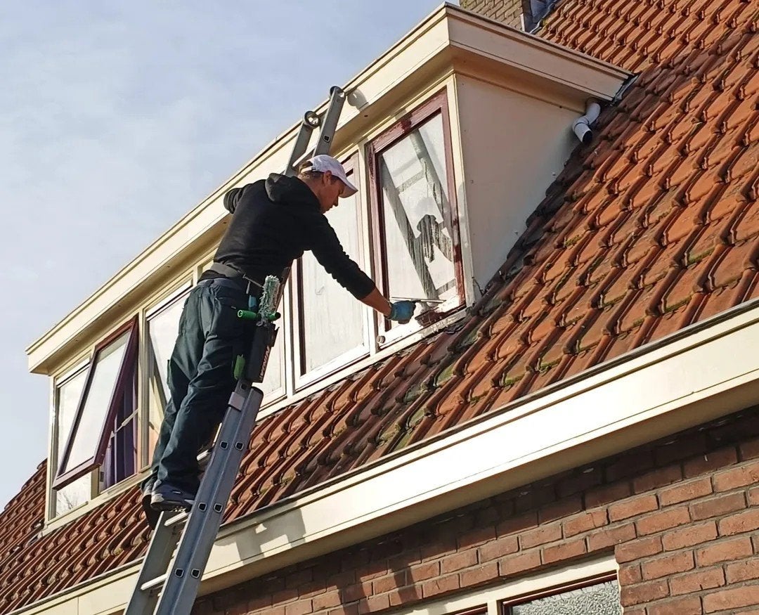 Glazenwasser Emmen | Ramen, Dakgoten & Zonnepanelen & boeien