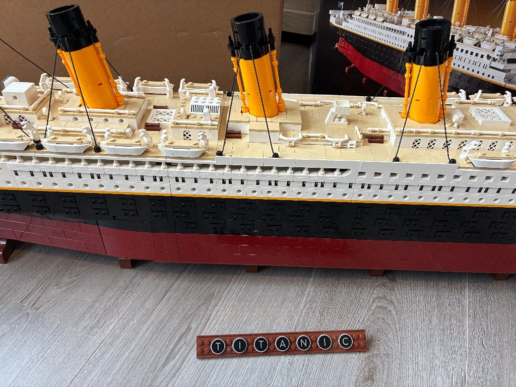 Foto 5 van Lego 10294 Sculptures Titanic met doos