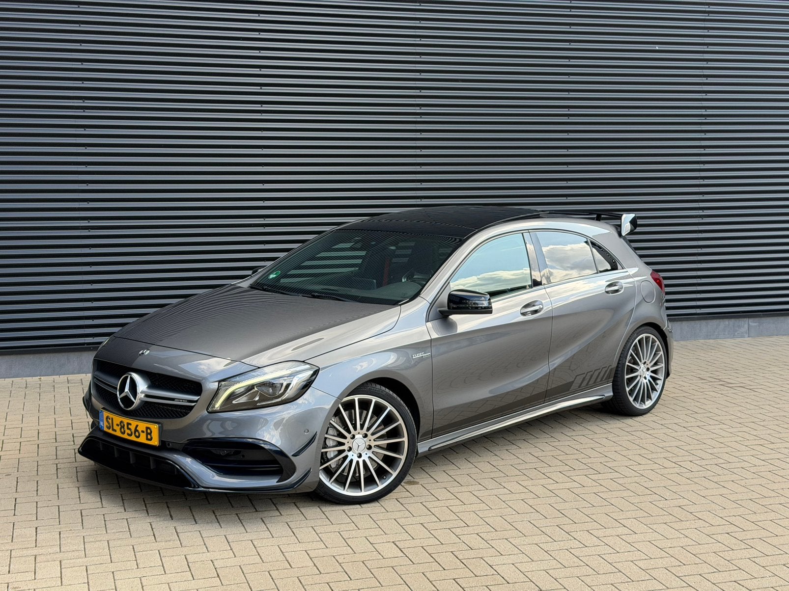 Mercedes-Benz A-Klasse A45 AMG 381pk | pano | H&K |kuipstoel, Auto's, Mercedes-Benz, Automaat, Zwart, 4 cilinders, Vierwielaandrijving