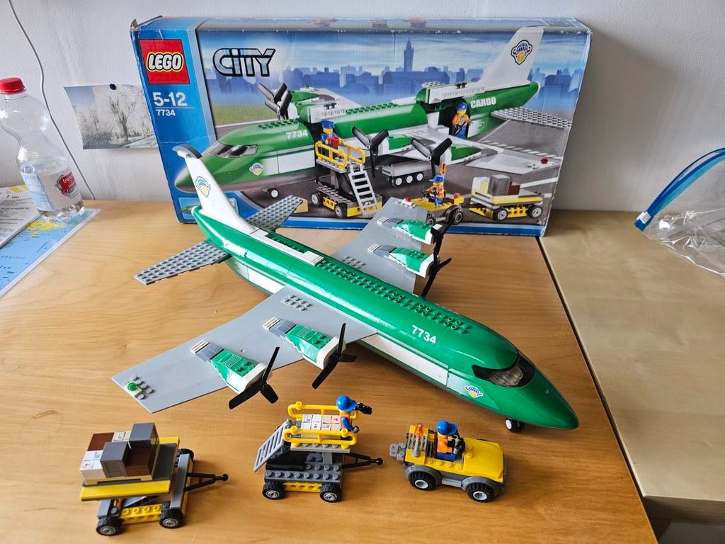 Lego City Vliegveld Vrachtvliegtuig 7734 met doos, Kinderen en Baby's, Speelgoed | Duplo en Lego, City, Lego, Ophalen of Verzenden