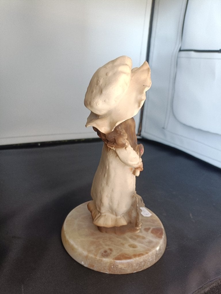 beeldje van een meisje met een pop, Ophalen of Verzenden, Zo goed als nieuw, Mens