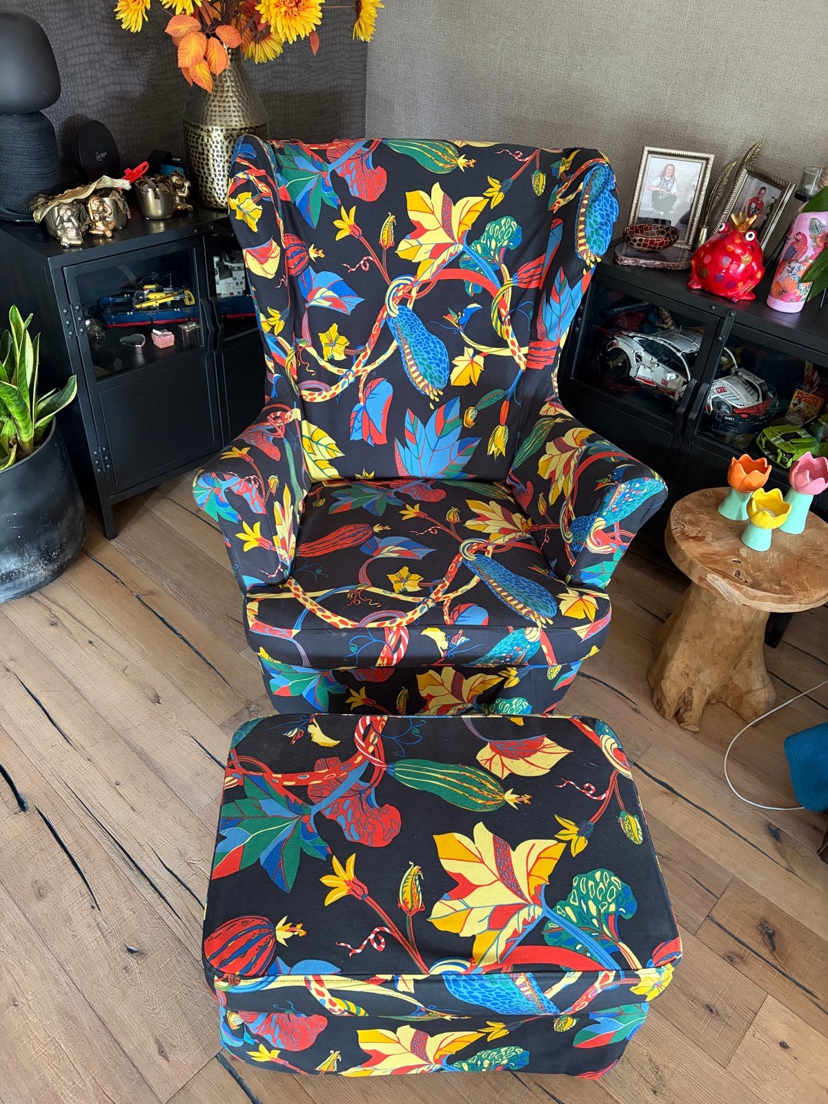 IKEA Strandmon fauteuil met poef/hocker - kleurrijke hoes, Ophalen, Gebruikt, Stof