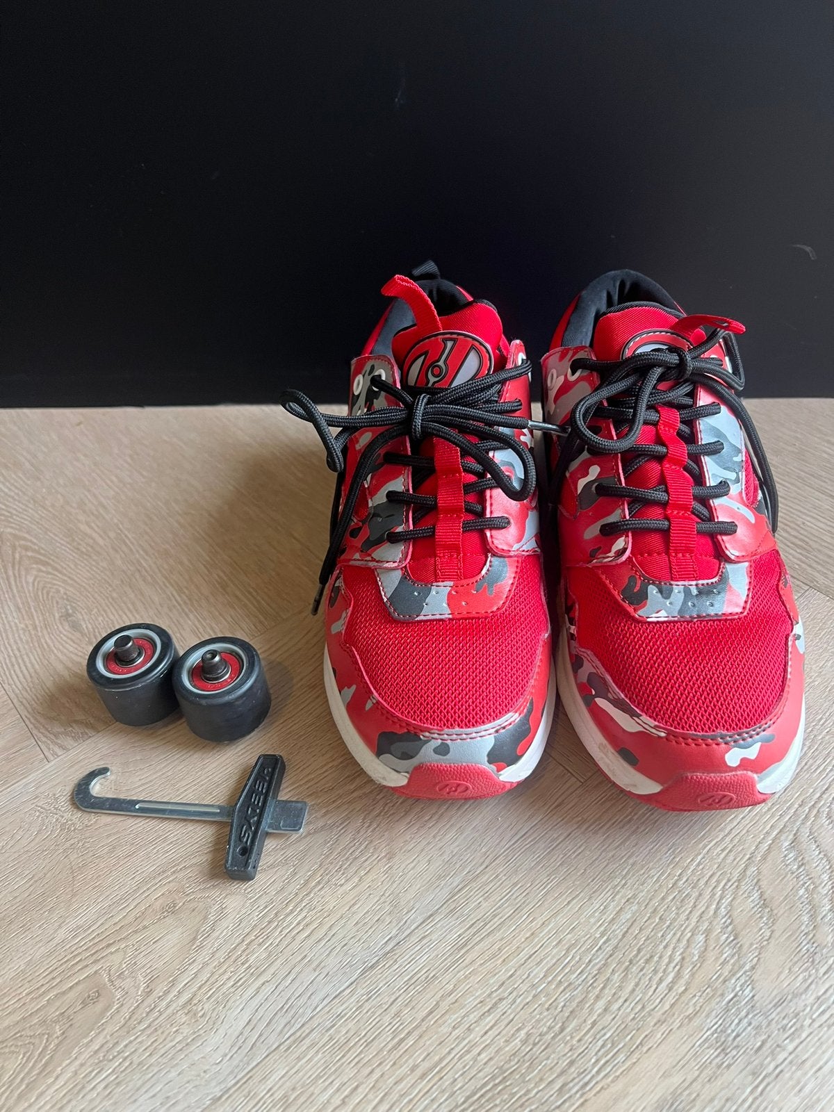 Heely Force rood met camouflagepatroon mt. 36,5, Ophalen of Verzenden, Nieuw, Kinderen