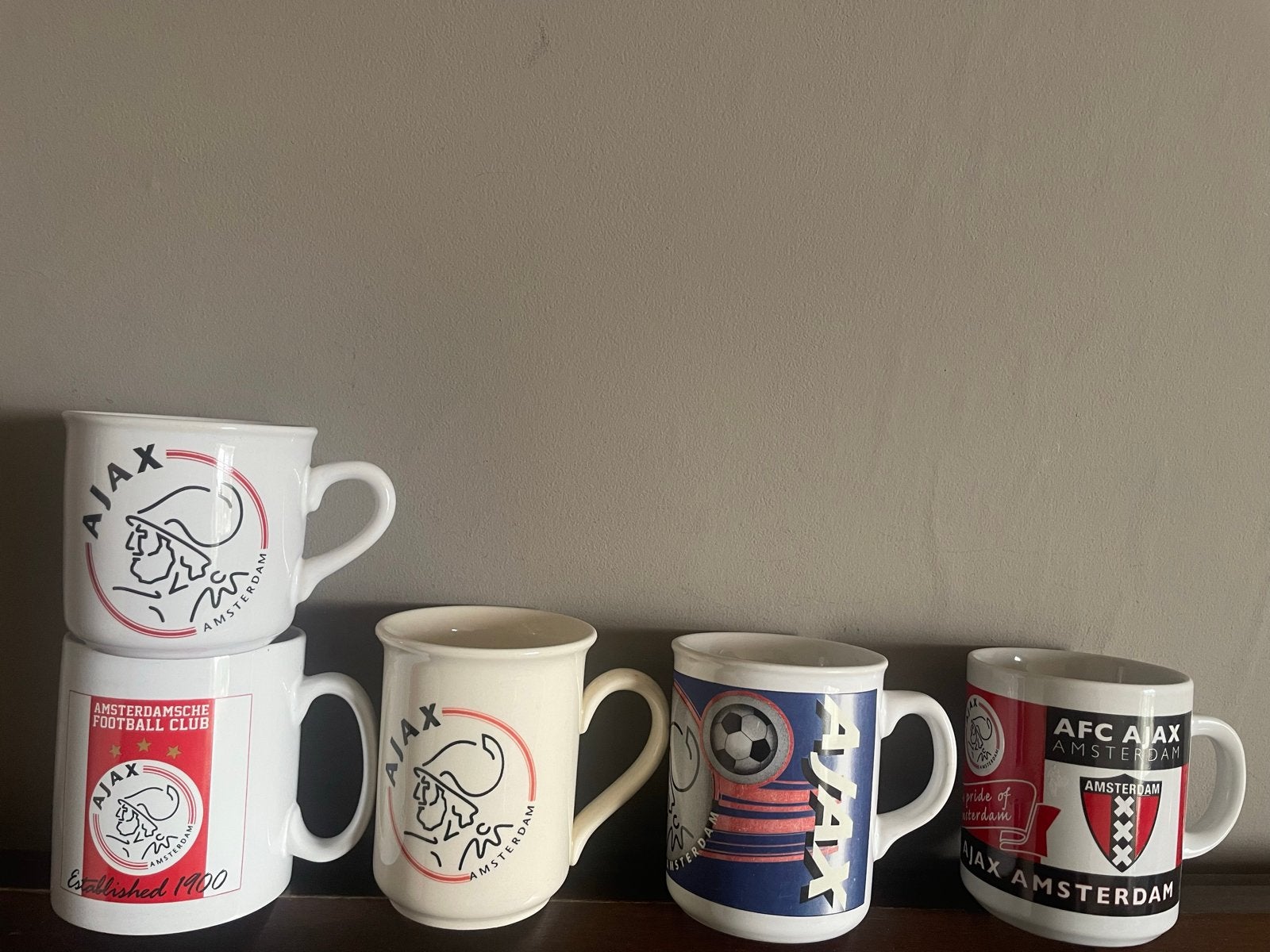 Ajax mokken - Set van 5 verschillende mokken, Gebruikt, Overige merken, Verzenden, Keramiek