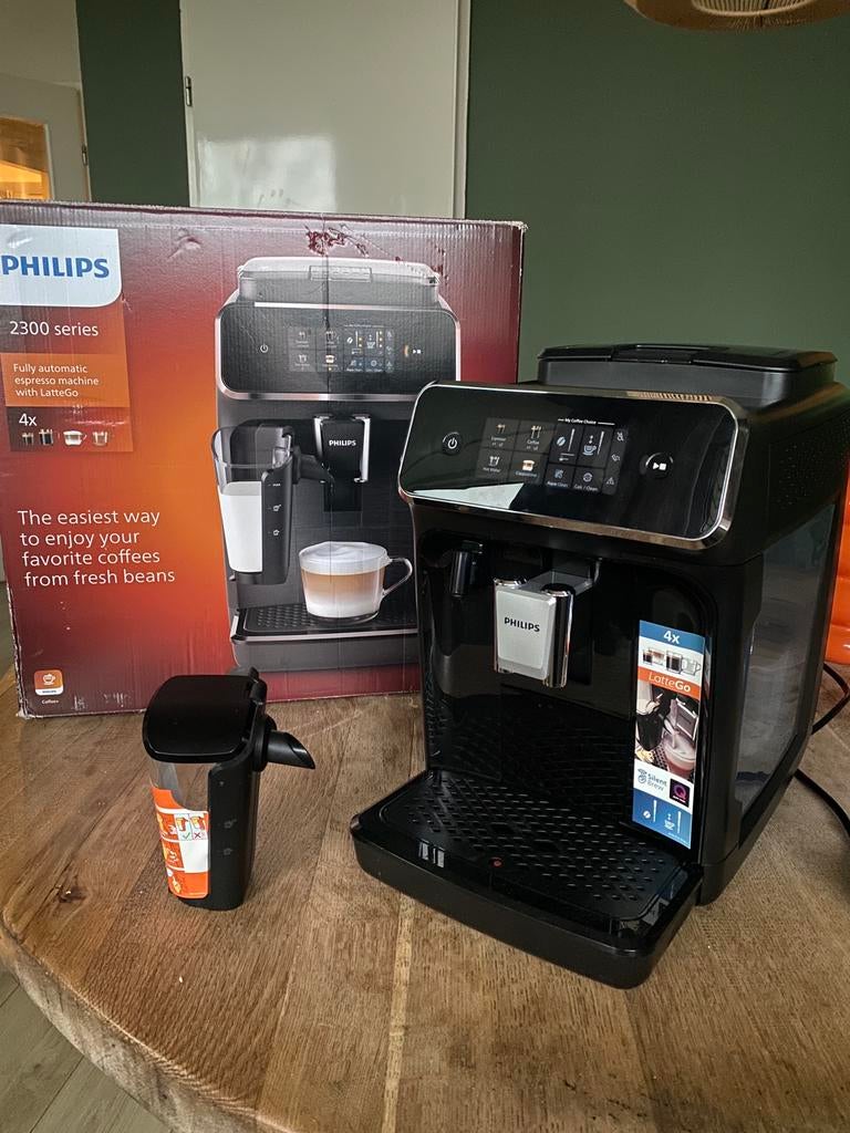 NIEUWE Philips latte go 2300 serie koffiemachine bonen, Witgoed en Apparatuur, Koffiezetapparaten, Ophalen, 2 tot 4 kopjes, Afneembaar waterreservoir