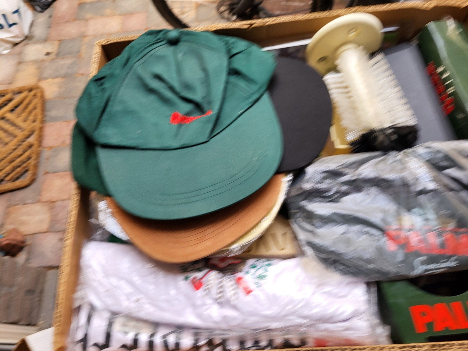 Bananendoos vol diverse biermerken items, Ophalen of Verzenden, Gebruikt, Kleding, Overige merken