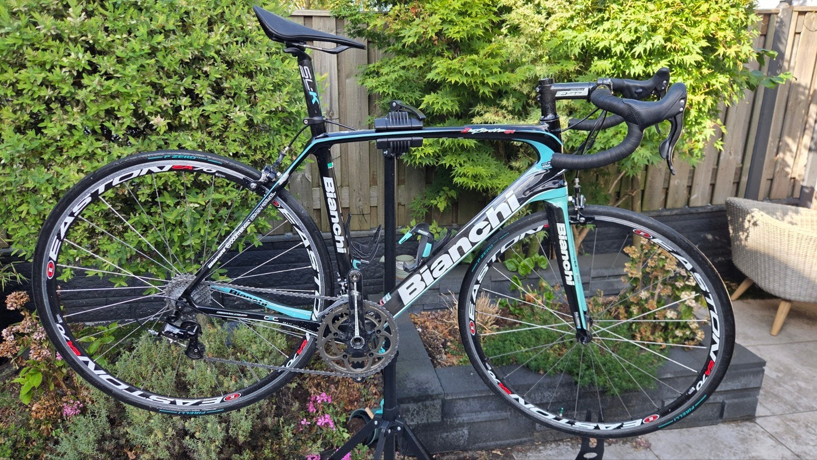 Bianchi Infinito CV racefiets - Campagnolo Athena 2x11, 28 inch, Carbon, Velgrem, Zo goed als nieuw