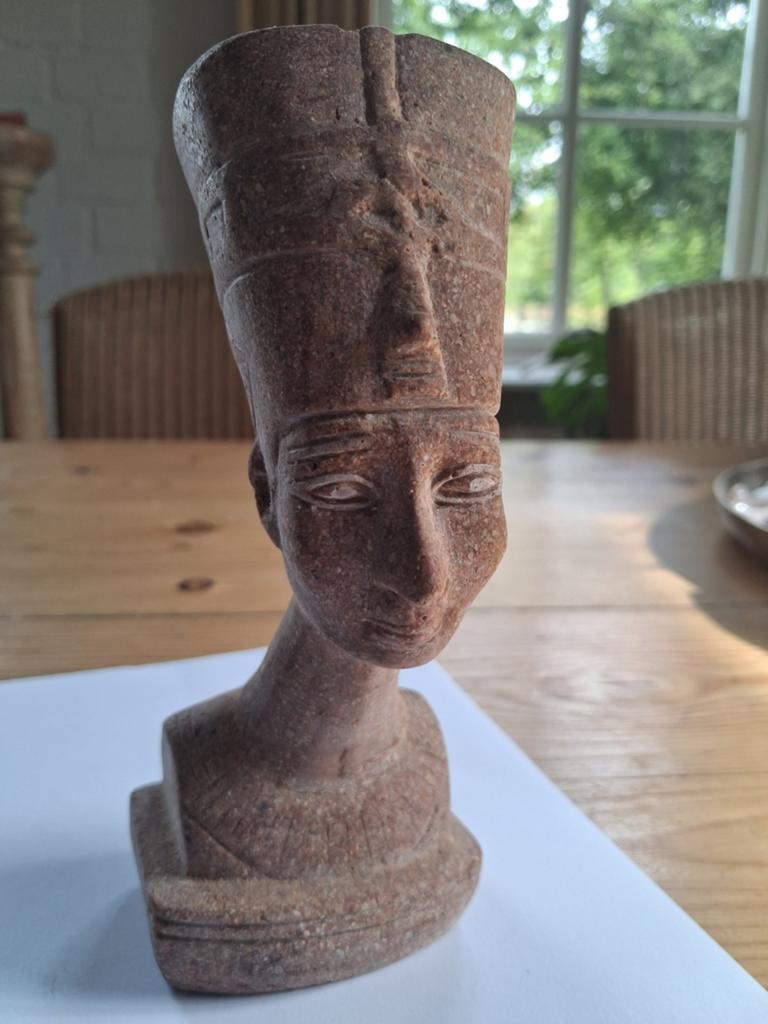 Stenen Egyptisch Beeld van Nefertiti - 17 cm, Antiek en Kunst, Ophalen of Verzenden