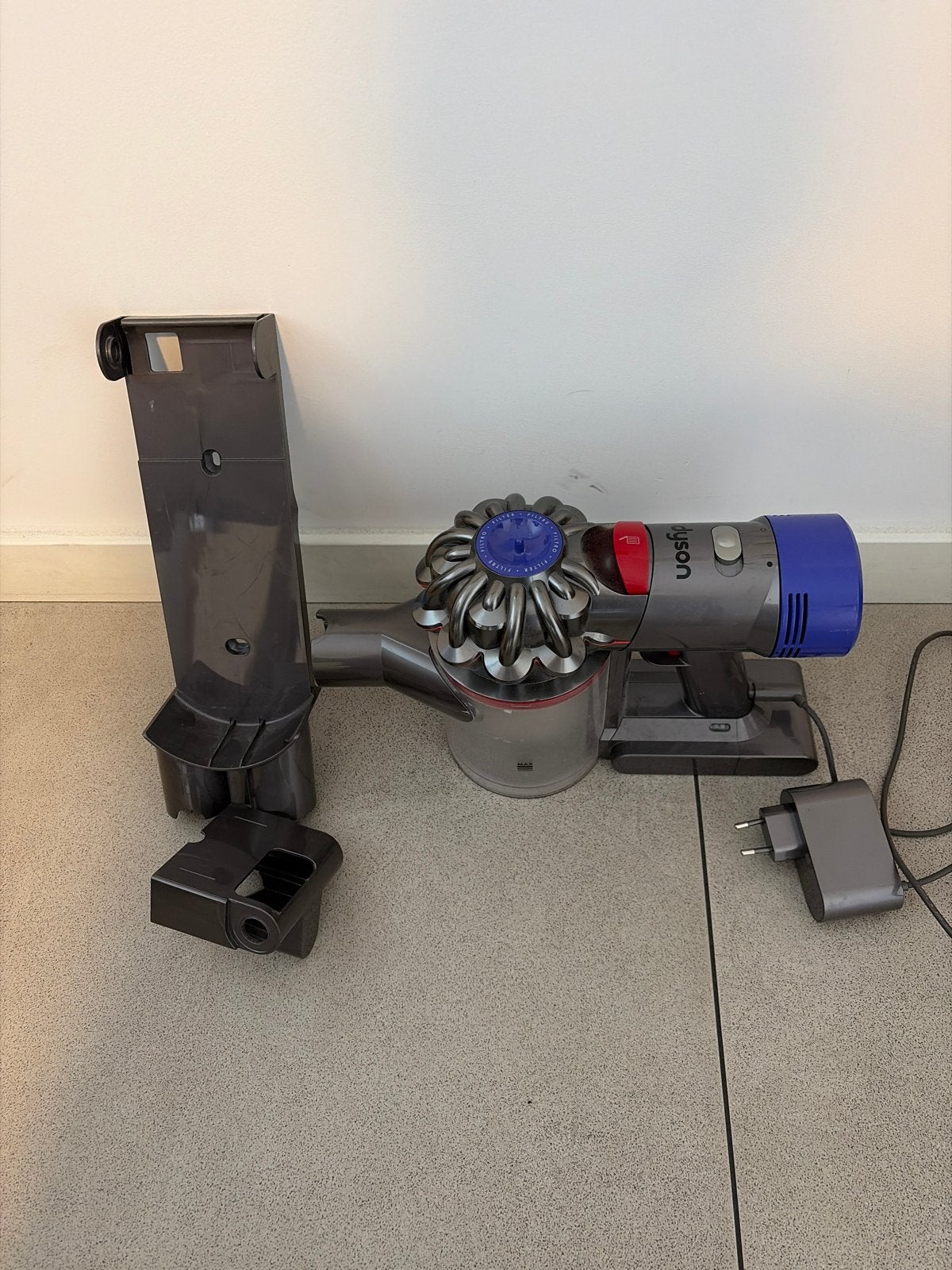 Dyson SV10 stofzuiger voor de handige klusser (defect), Draadloos, Ophalen of Verzenden, Dyson, Niet werkend